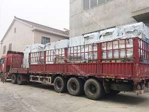 多臺不銹鋼風(fēng)淋室成品裝車(chē)發(fā)往蒙牛武漢友之友乳業(yè)